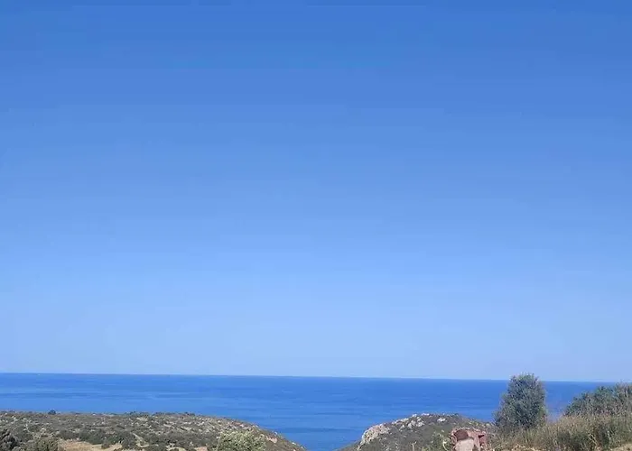 בית נופש Thea Vouno *